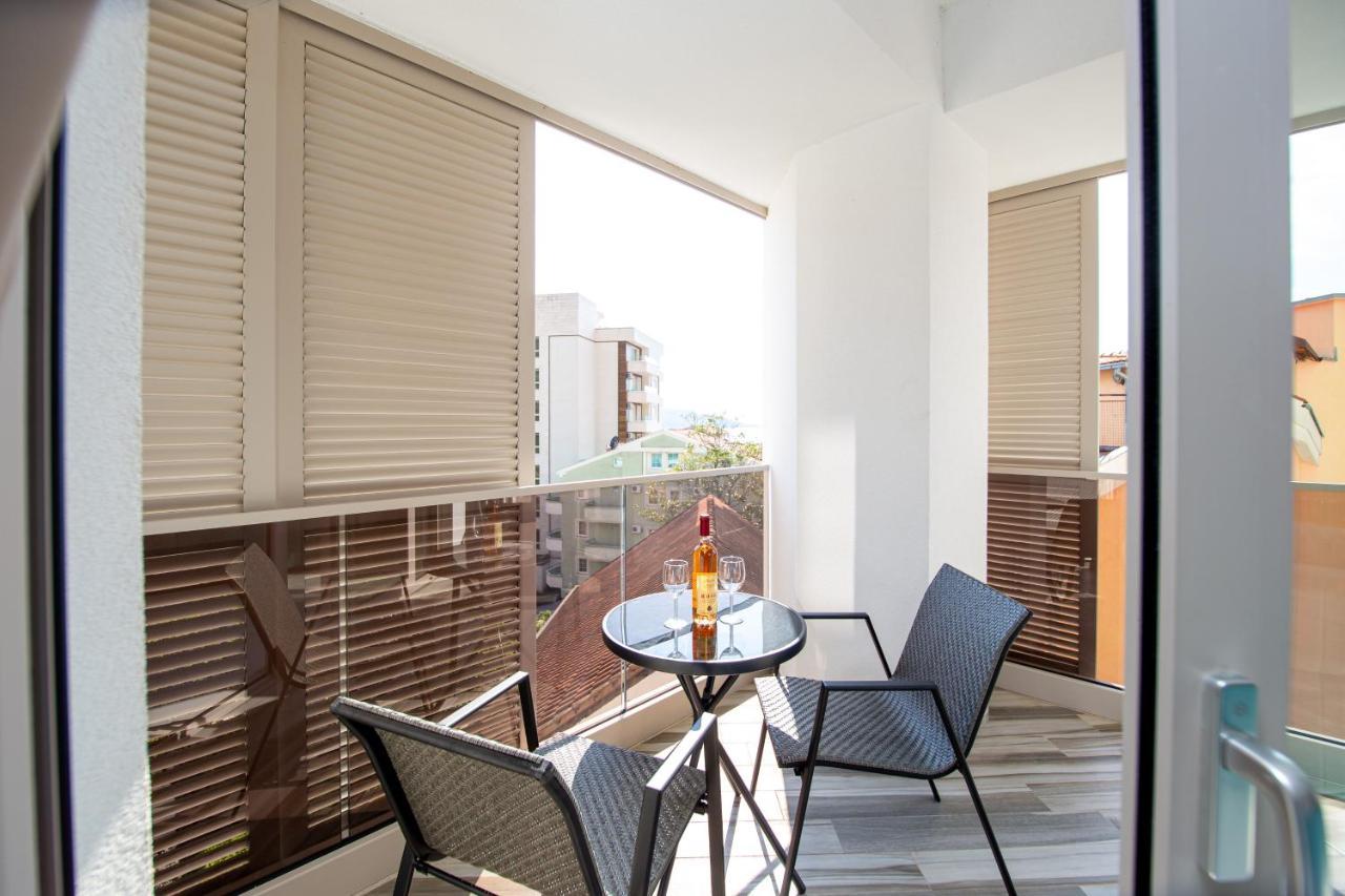 Aura Tower Aparments By In Property 라파일로비치 외부 사진