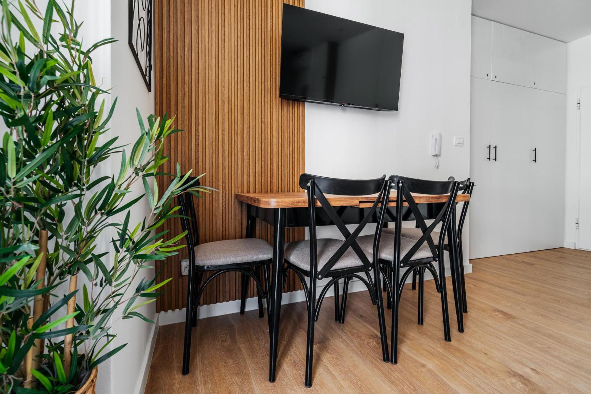 Aura Tower Aparments By In Property 라파일로비치 외부 사진