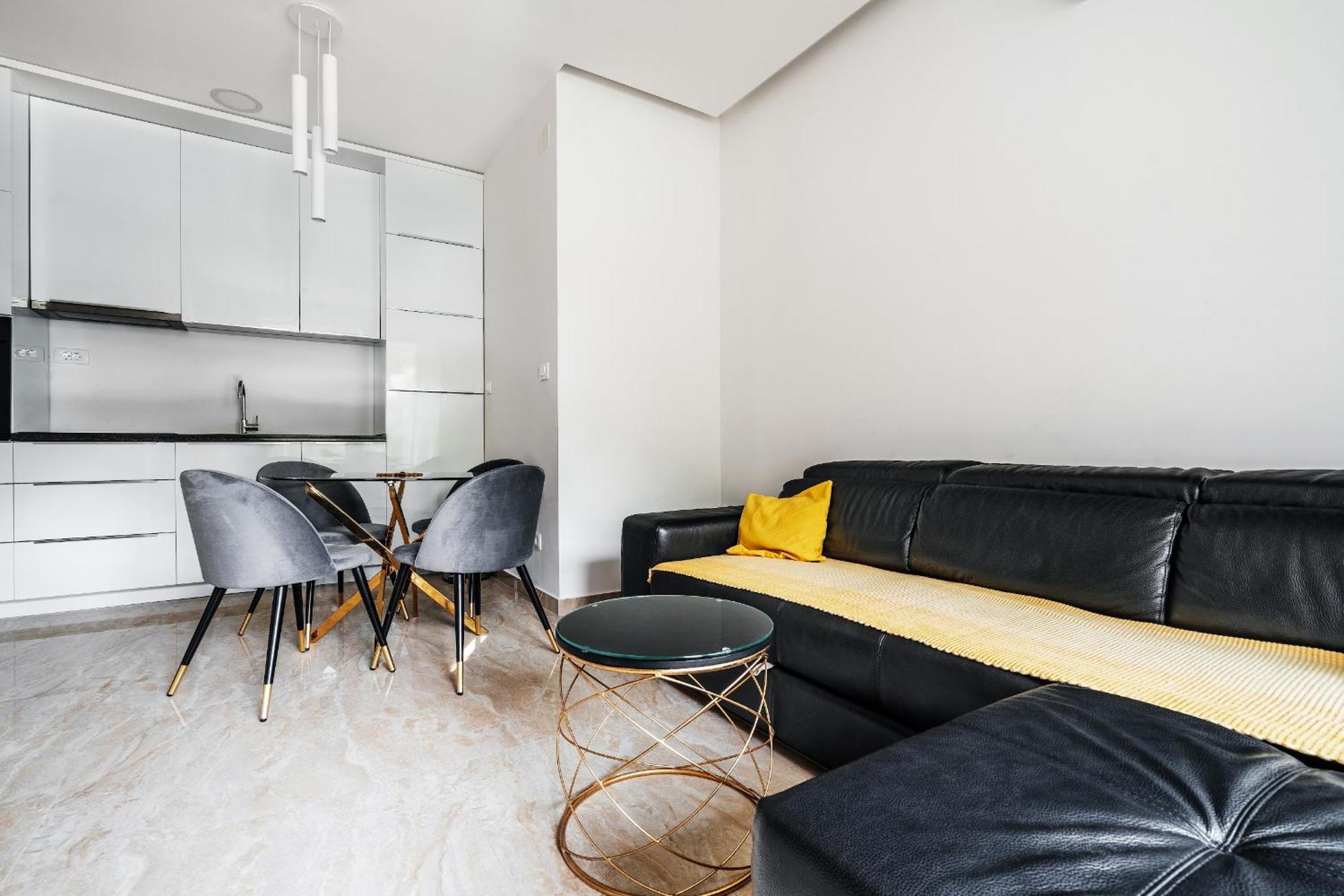 Aura Tower Aparments By In Property 라파일로비치 외부 사진