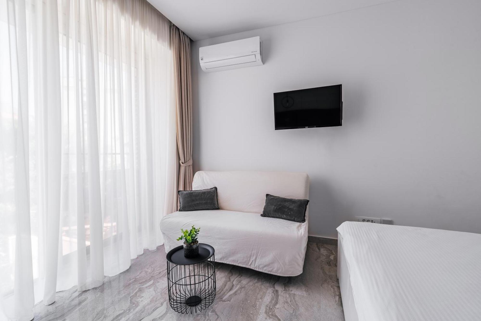 Aura Tower Aparments By In Property 라파일로비치 외부 사진
