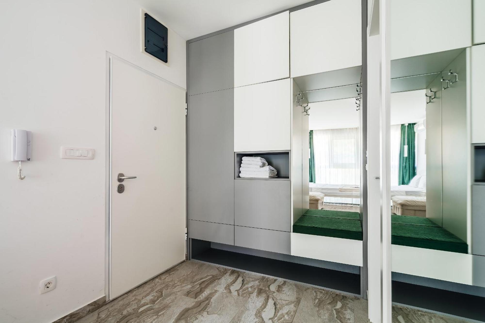Aura Tower Aparments By In Property 라파일로비치 외부 사진